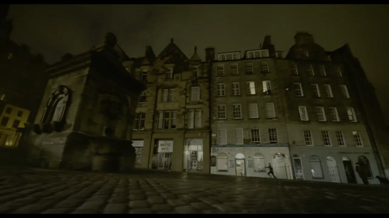 Night chase frame from T2 Trainspotting
